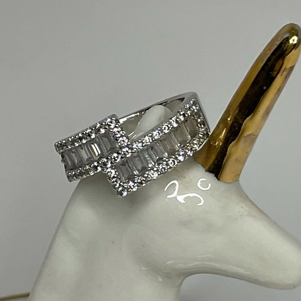 Wedding anniversary band ring STUNNING